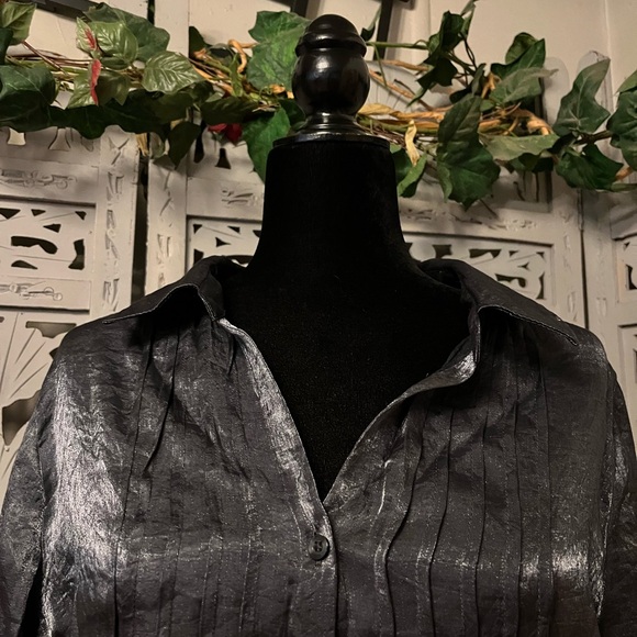 WHITE STAG SENSATIONAL SILKY SHINY BLACK BUTTON WITH COLLAR LONG SLEEVE TOP - Picture 3 of 7